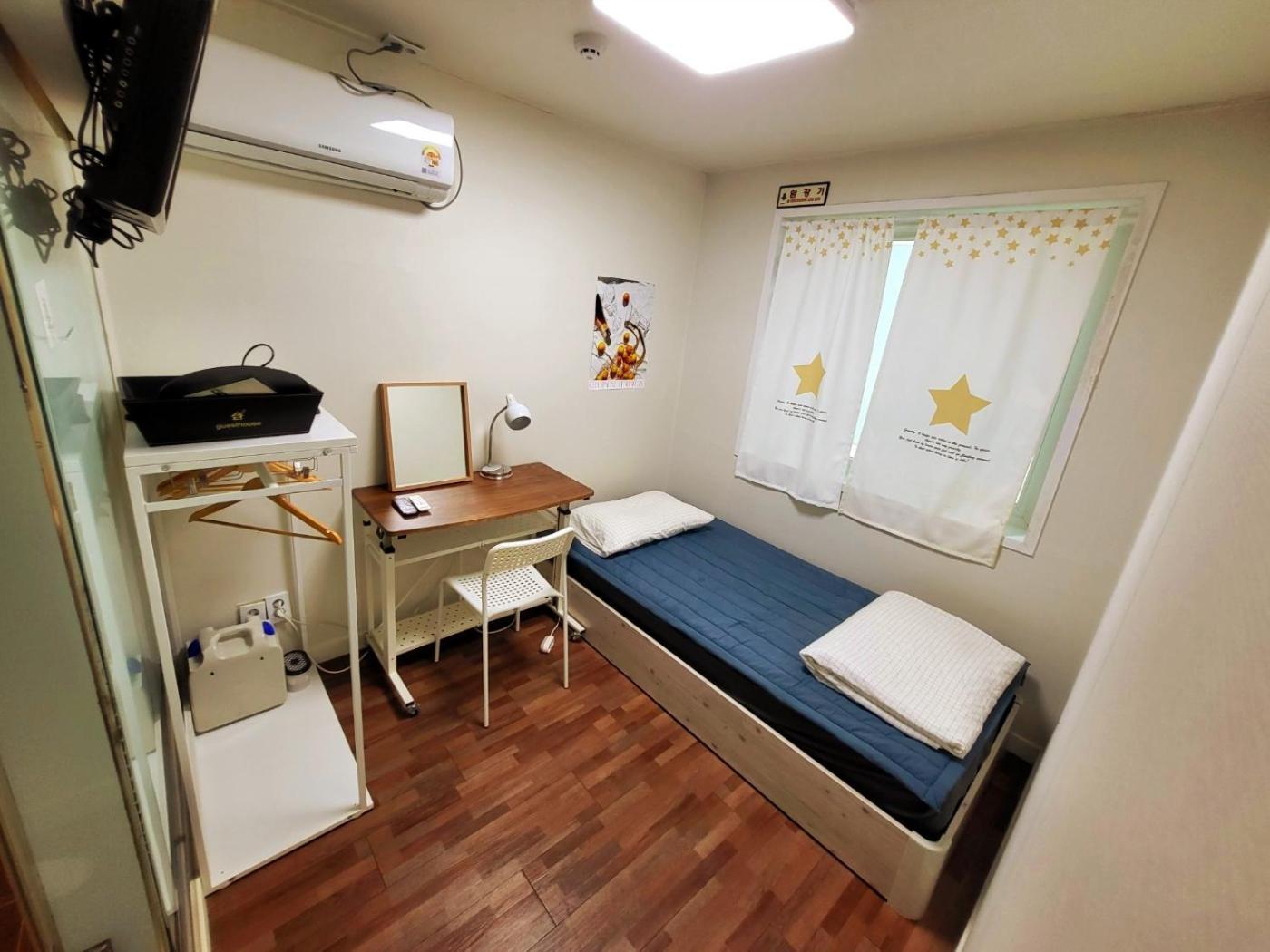 סיאול 24 Guesthouse Sinchon Avenue מראה חיצוני תמונה