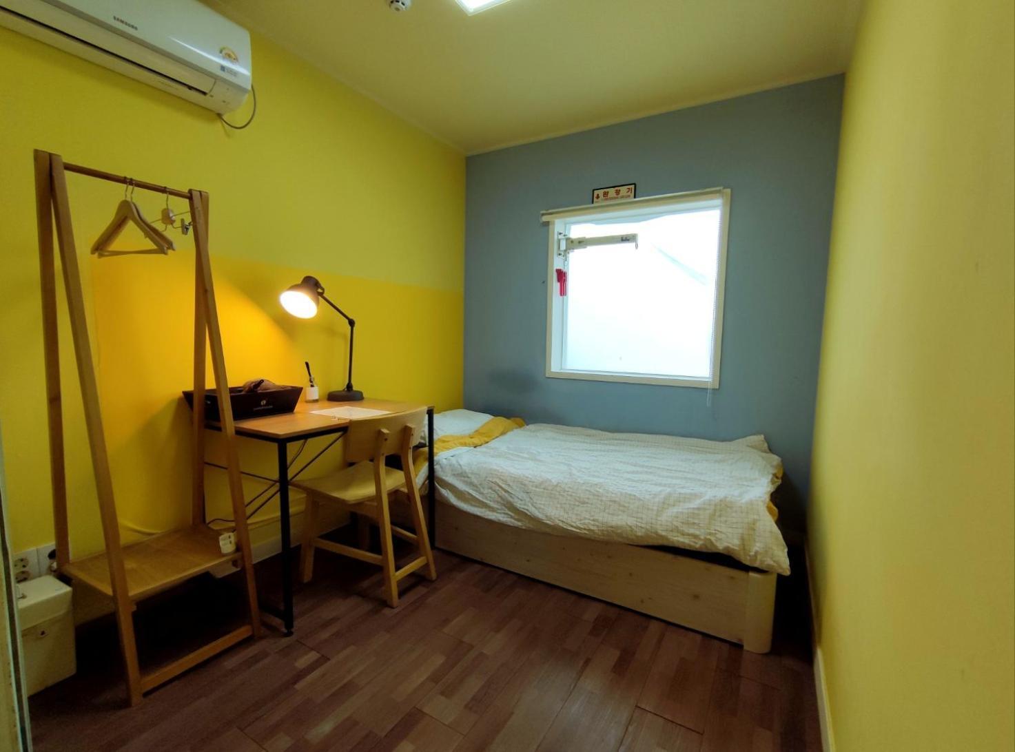 סיאול 24 Guesthouse Sinchon Avenue מראה חיצוני תמונה