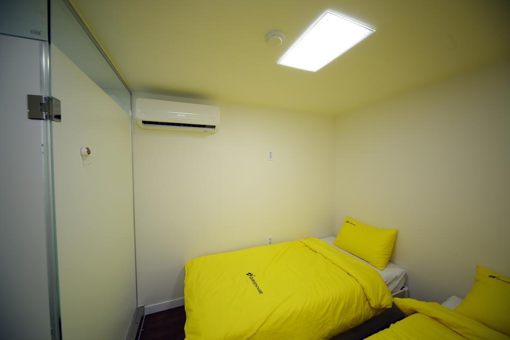 סיאול 24 Guesthouse Sinchon Avenue מראה חיצוני תמונה