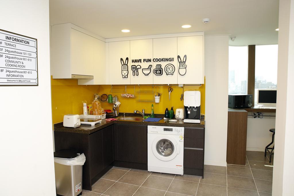 סיאול 24 Guesthouse Sinchon Avenue מראה חיצוני תמונה