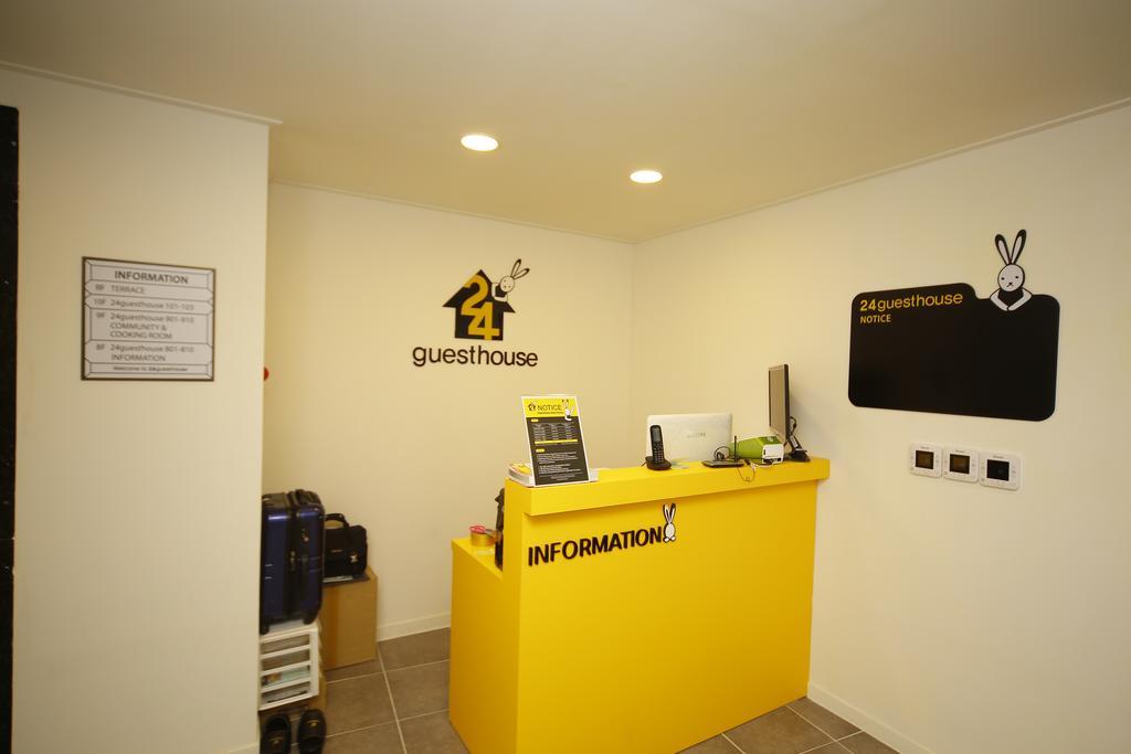 סיאול 24 Guesthouse Sinchon Avenue מראה חיצוני תמונה