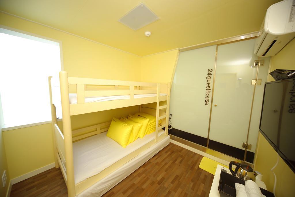 סיאול 24 Guesthouse Sinchon Avenue חדר תמונה